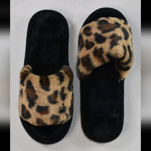 ๐5 for $25*'Leopard Print Slippers - Picture 5 of 6